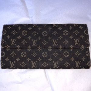 Authentic Louis Vuitton monogram poch.pte wallet